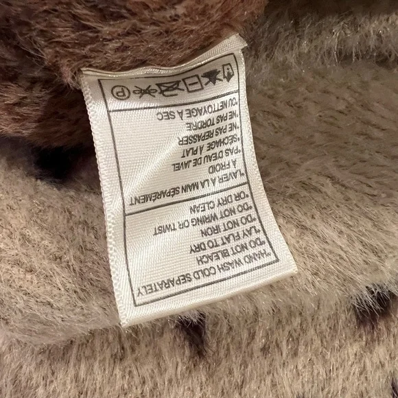 Cyndi Leopard Sweater by cupcakes and cashmere - Picture 9 of 9